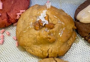 Crumble Cookies  Snickers (cacahuete y Nutella + caramelo salado)